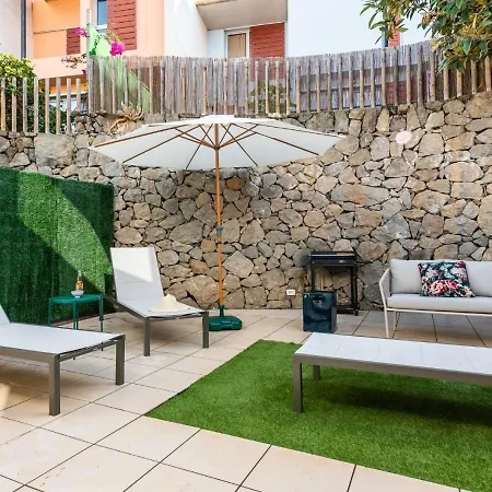 Hébergement de vacances Family House With Patio And Communal Pool